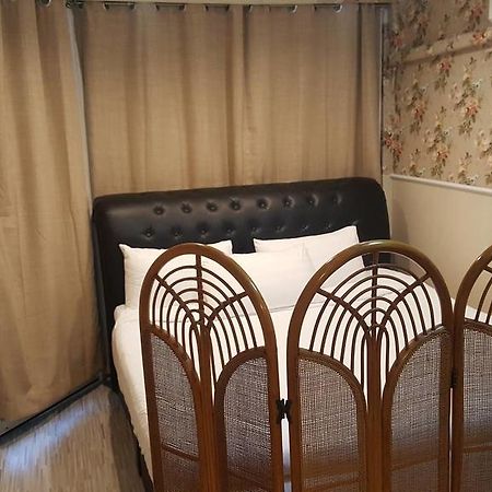 Bed And Butler Hostel Bangkok Buitenkant foto