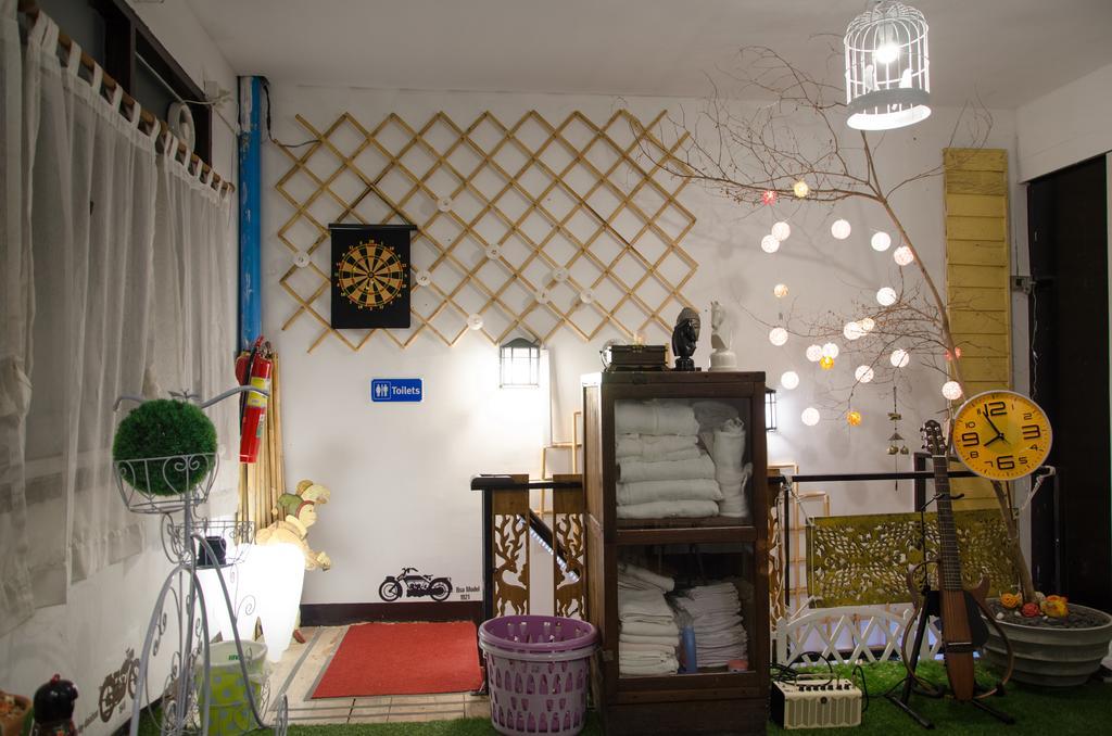Bed And Butler Hostel Bangkok Buitenkant foto