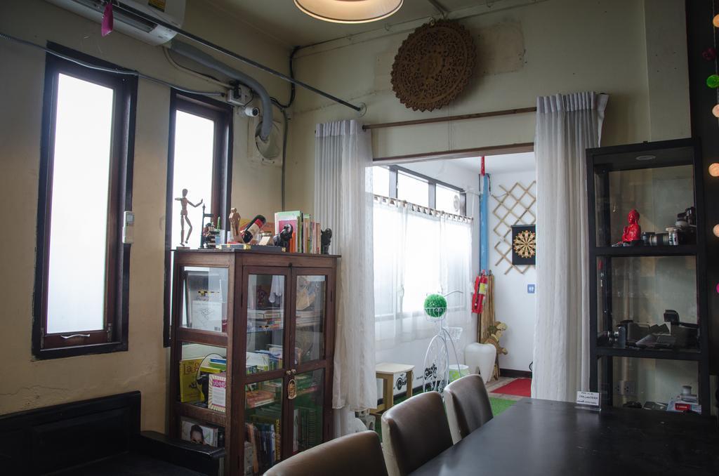 Bed And Butler Hostel Bangkok Buitenkant foto