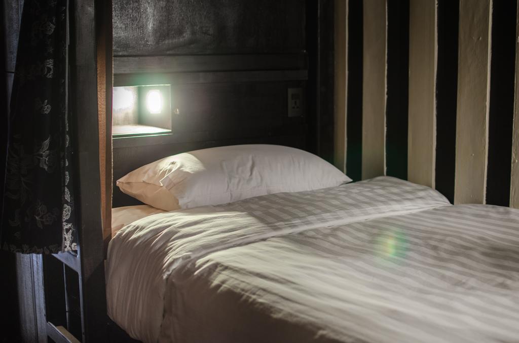 Bed And Butler Hostel Bangkok Buitenkant foto