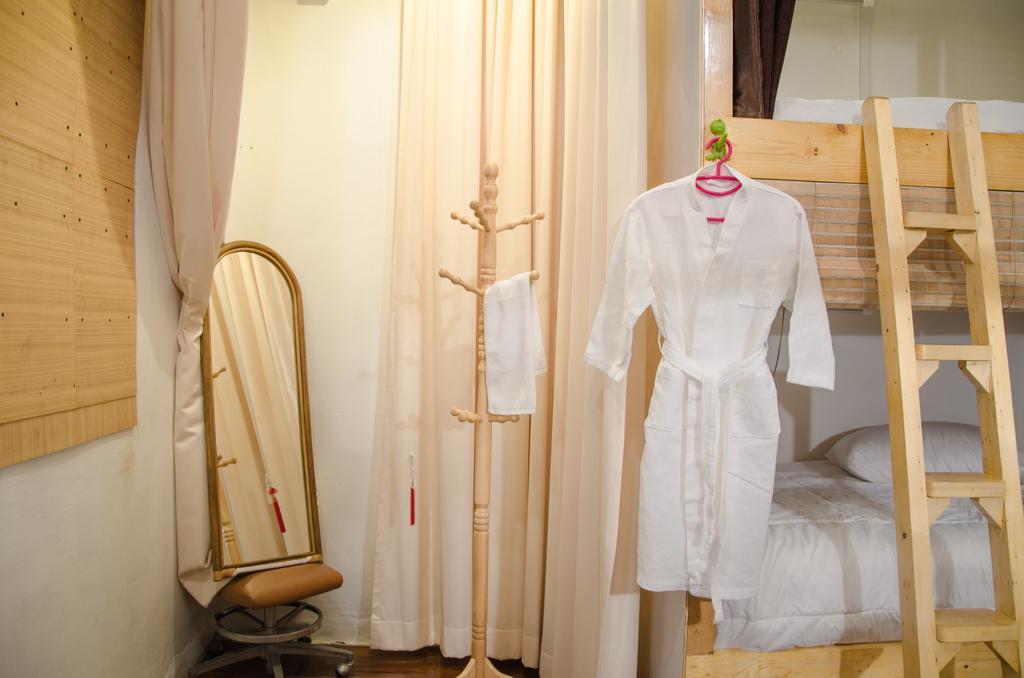 Bed And Butler Hostel Bangkok Buitenkant foto