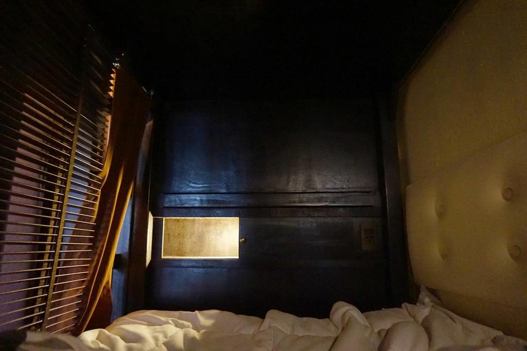 Bed And Butler Hostel Bangkok Buitenkant foto