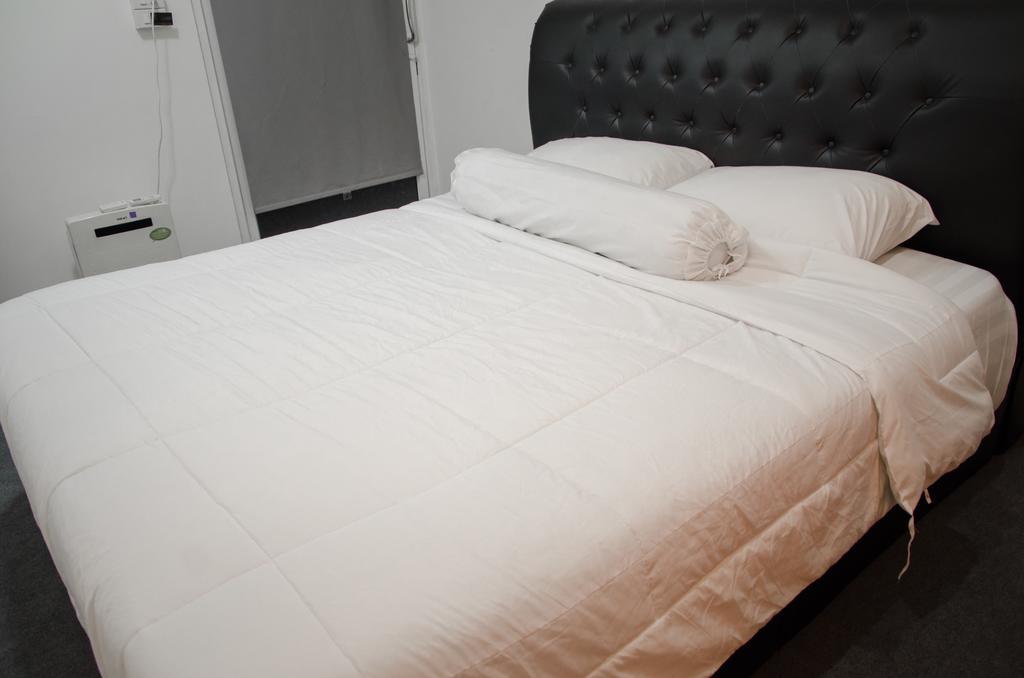 Bed And Butler Hostel Bangkok Buitenkant foto
