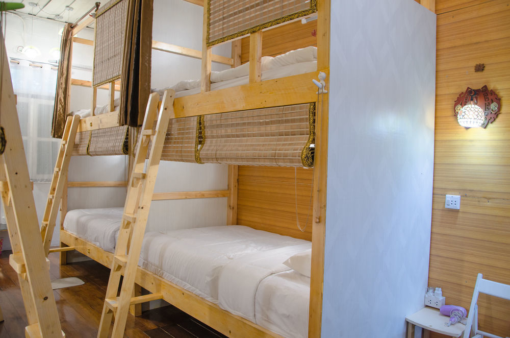 Bed And Butler Hostel Bangkok Buitenkant foto