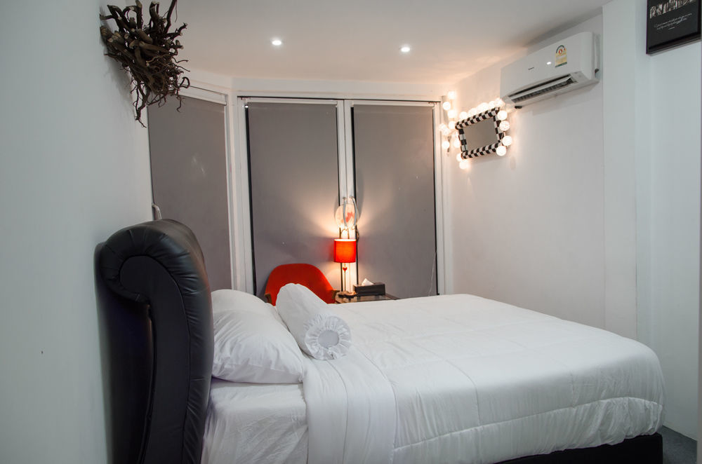 Bed And Butler Hostel Bangkok Buitenkant foto