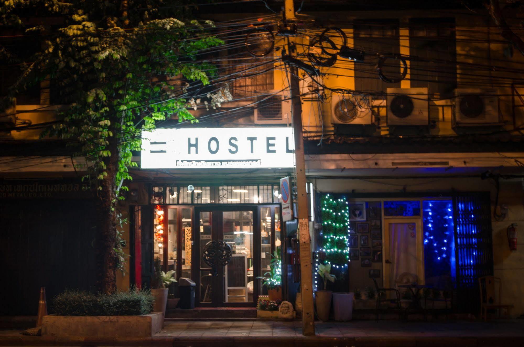 Bed And Butler Hostel Bangkok Buitenkant foto