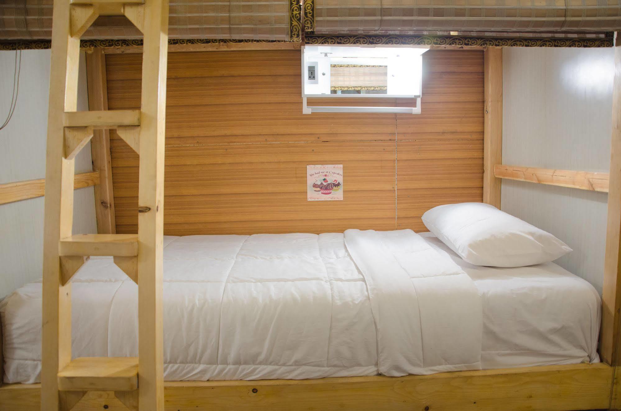 Bed And Butler Hostel Bangkok Buitenkant foto